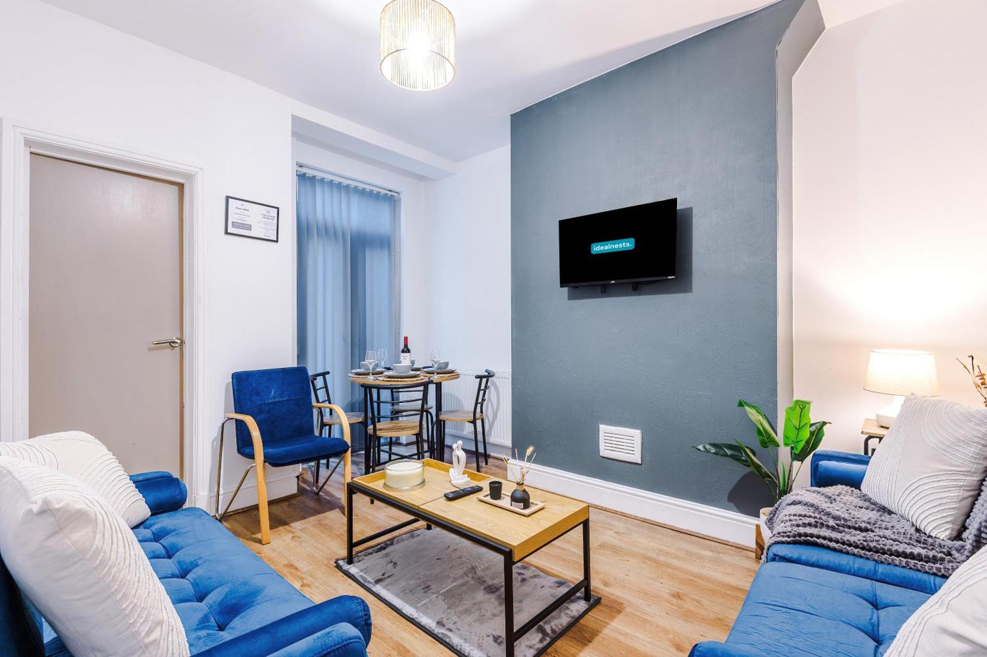 Modern 3-bed , Sleeps 7, Free Parking & Close To Centre