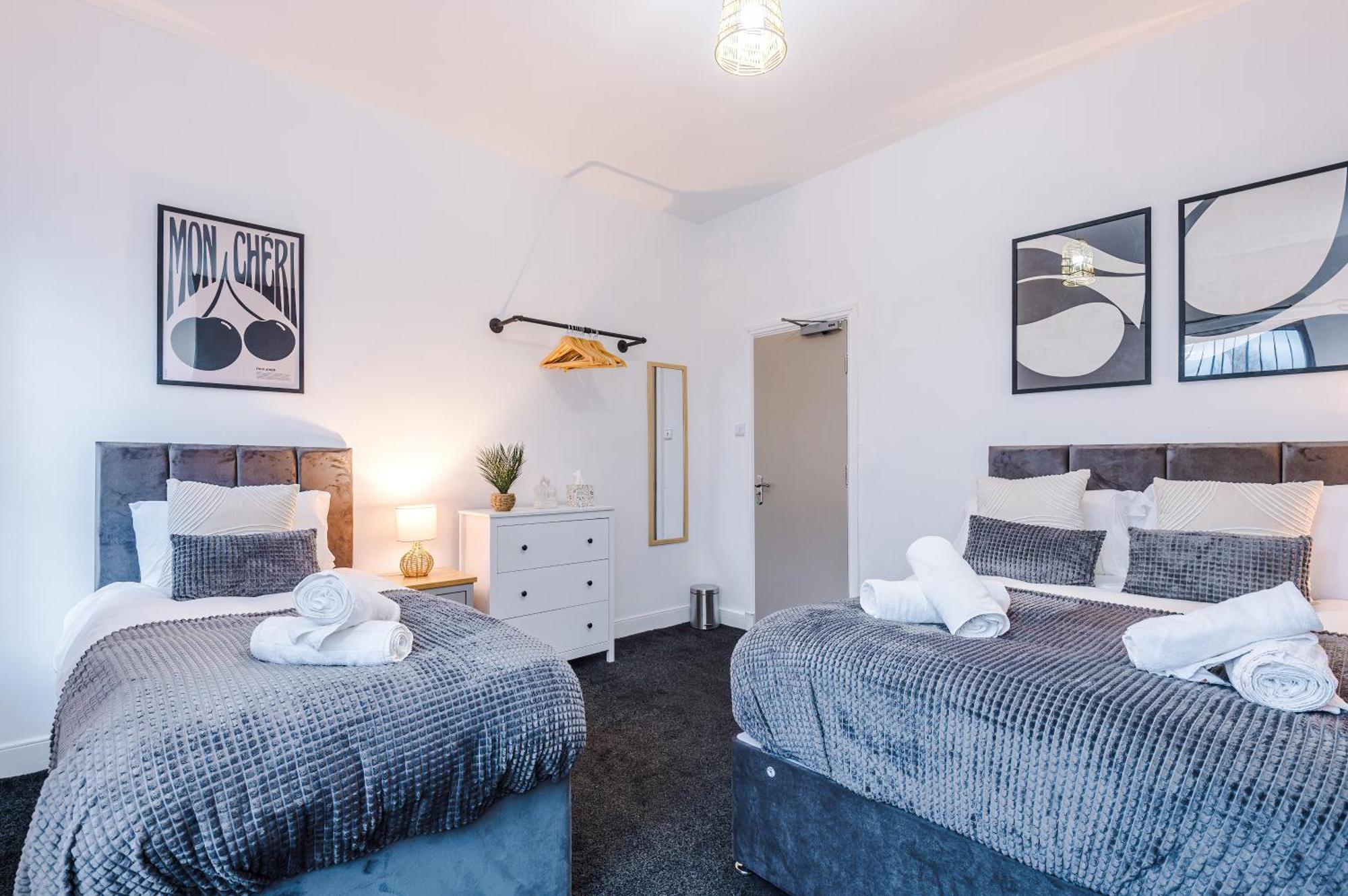 Holiday home Modern 3-bed , Sleeps 7, Free Parking & Close To Centre