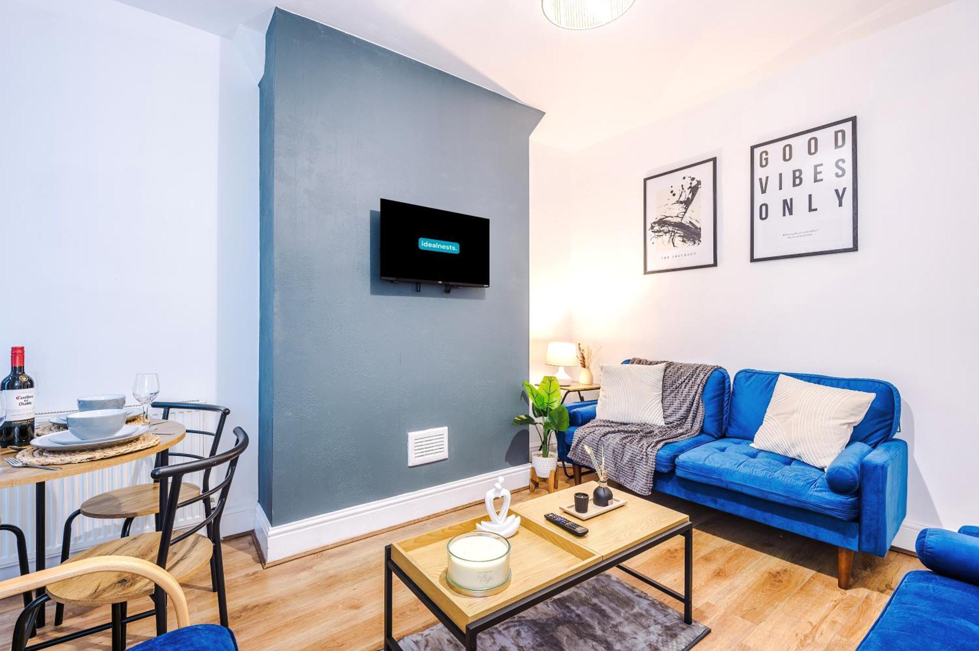 Modern 3-bed , Sleeps 7, Free Parking & Close To Centre Manchester